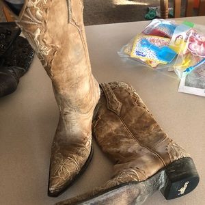 Cowgirl boots like new